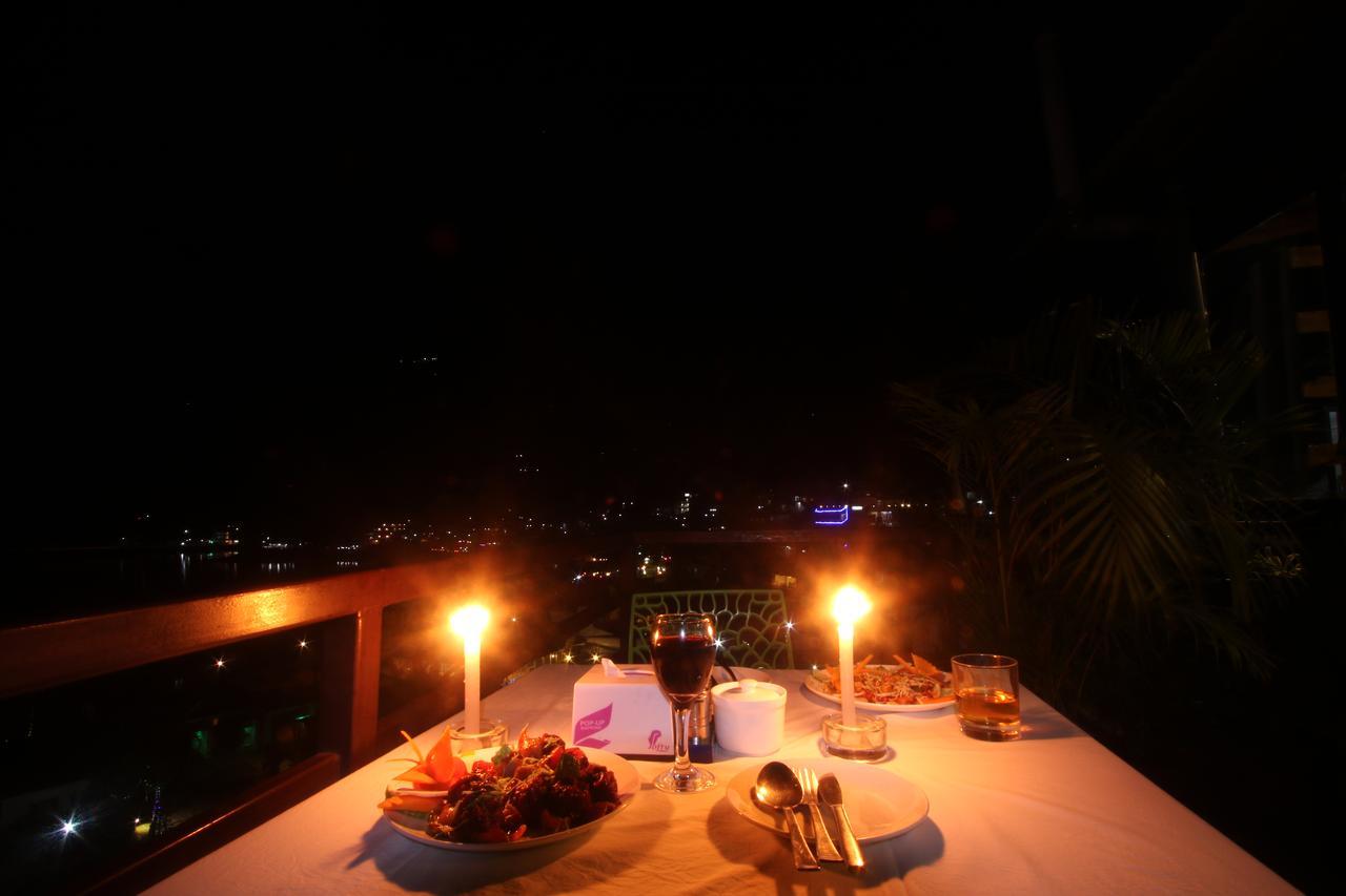 Hotel The Coast Pokhara Ngoại thất bức ảnh